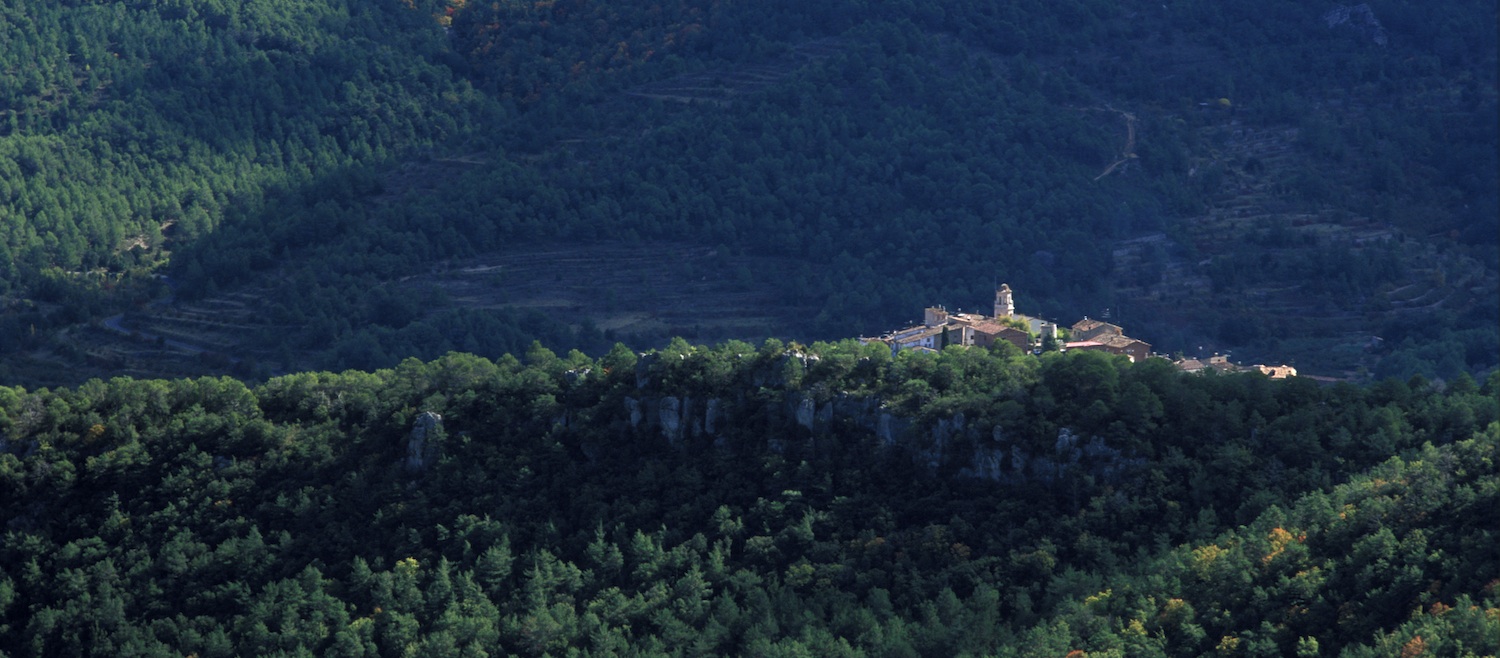 VAN DE RIVIER BRUGENT NAAR DE TOP VAN HET PRADES-GEBERGTE